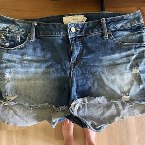 Torrid Size 16 distressed shorts